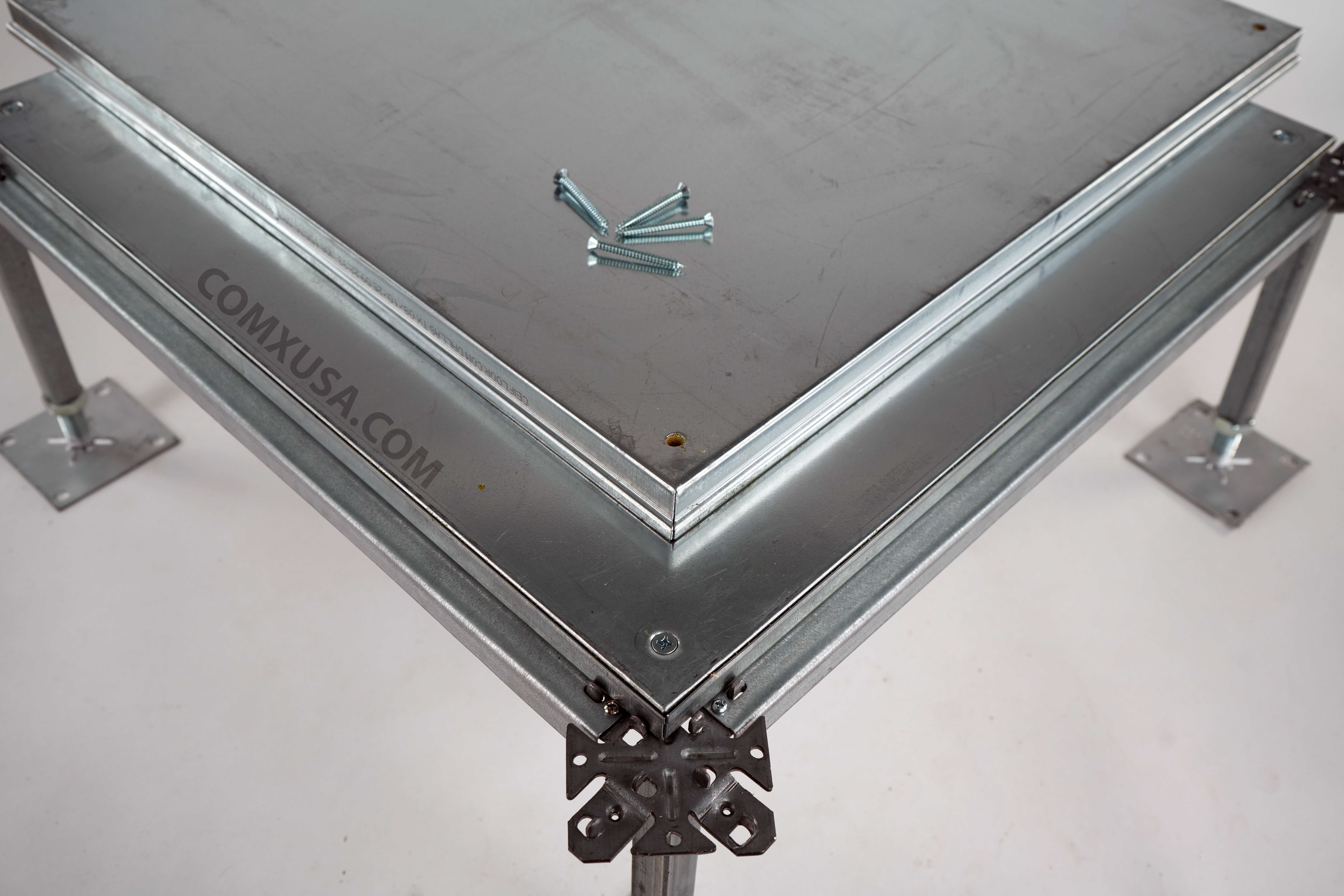 Bare Woodcore Raised Floor System Corner Lock